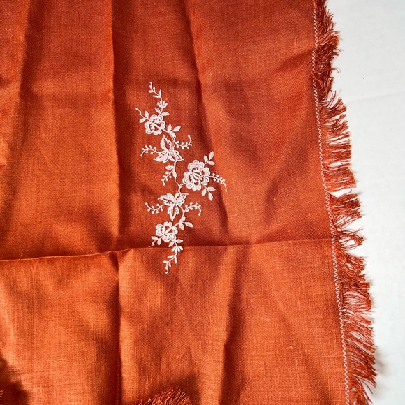 Vintage fall table runner and napkin set (7) orange\white floral embroidered - Picture 6 of 11